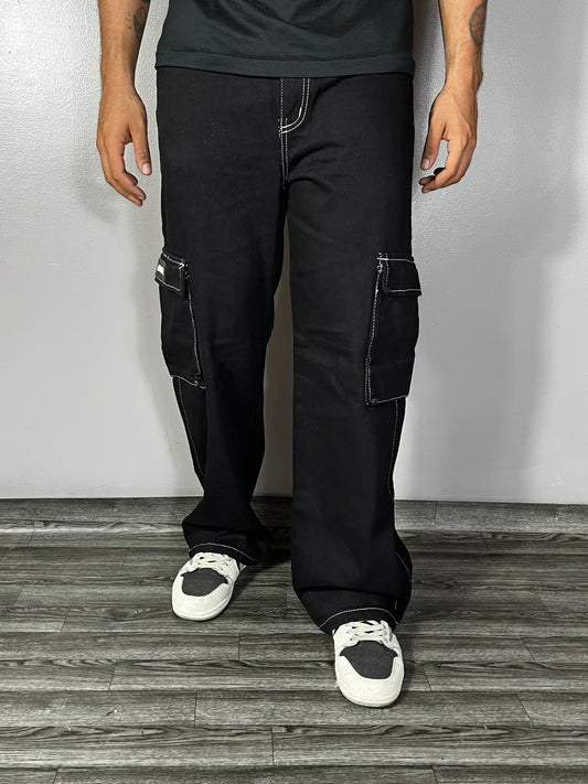 PANTALON CARGO  NEGRO COSTURAS BLANCAS