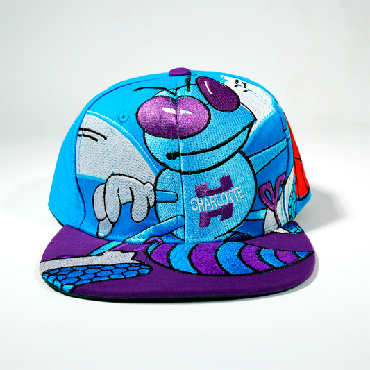 Gorra Logo Hornets plana  azul y morada